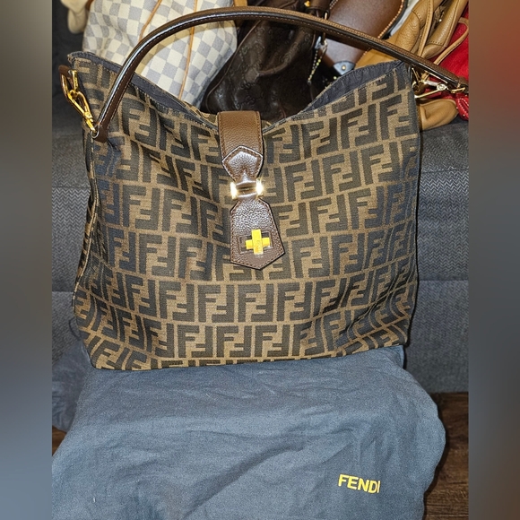 Fendi Handbags - ❌️SOLD SOLD SOLD❌️Fendi Tote